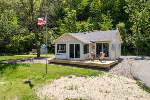 The cozy cabin