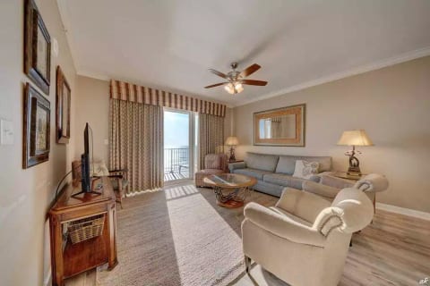 Relax on the beach! Fast elevator! Grandview East!