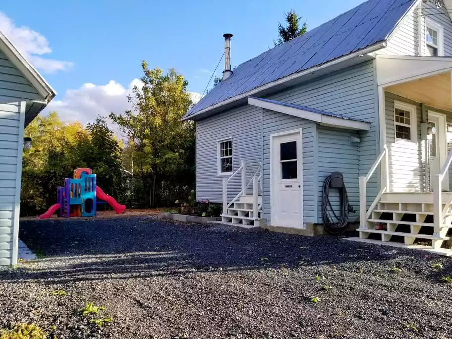 Coquette et paisible ancestrale au bord de l'eau Leclercville