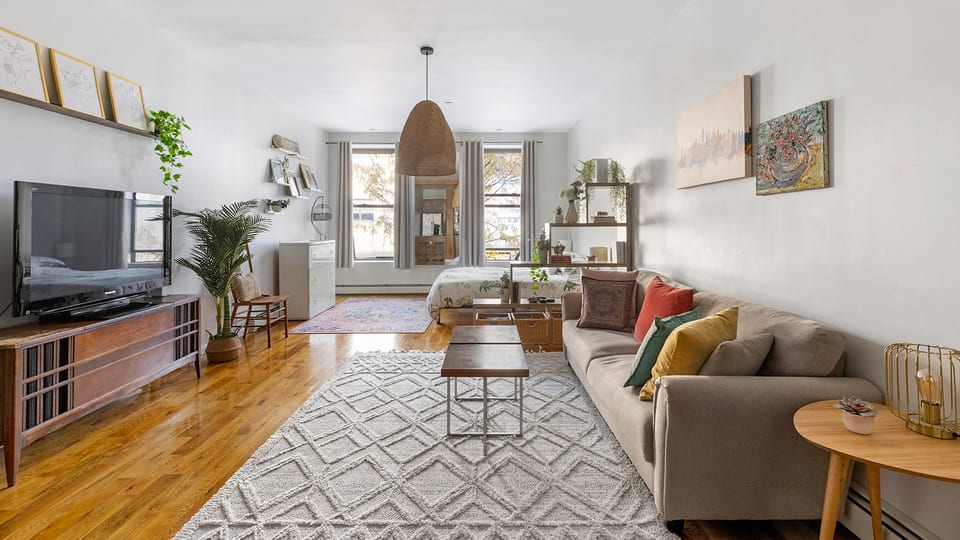 Sunny Modern Loft in Prime WBG  - New York