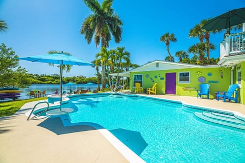 Crane Creek Inn Ibis Room: Waterfront, Pool, B&B
