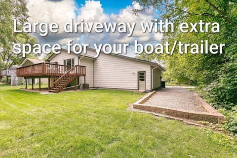 Back yard, deck , extra parking for a boat/trailer