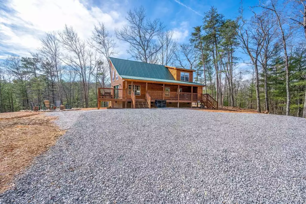 "Logging Out" - covered and open decks, ample parking on-site "Logging Out" - covered and open decks, ample parking on-site - Logging Out Cabin - Sevierville