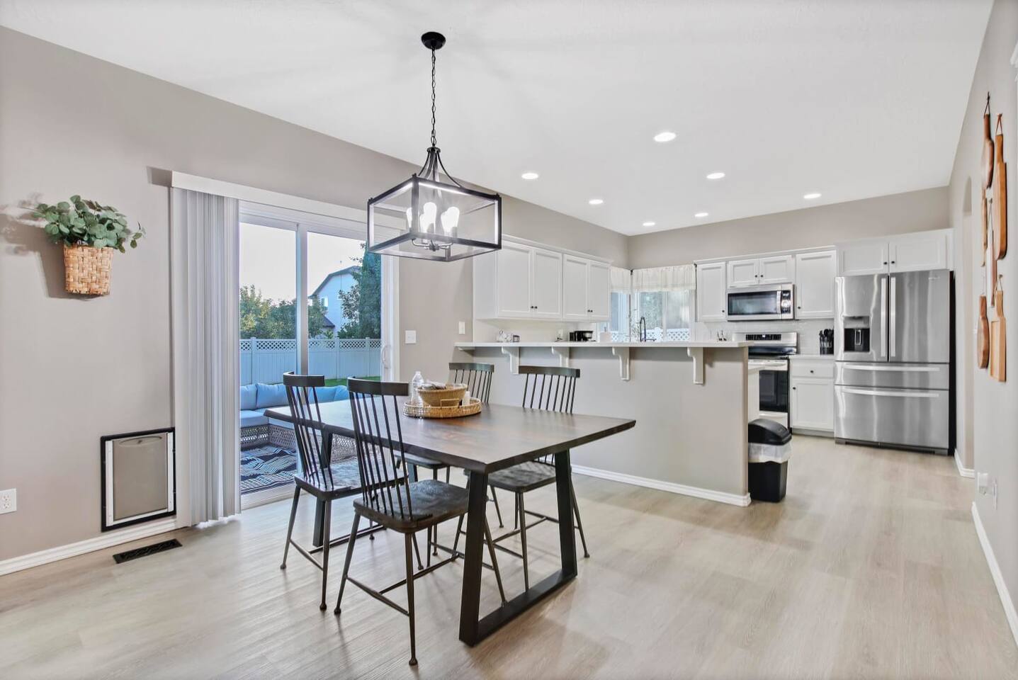 gorgeous-4-bedroom-home-with-pool-access/