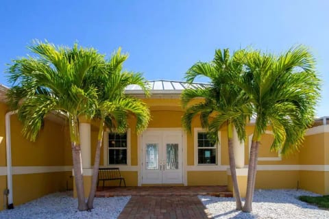 Your Cape Coral, Sunny Daze Escape — Book Direct