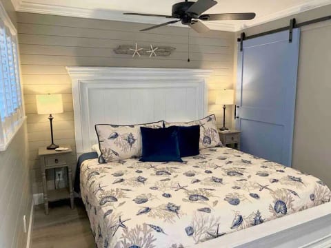 KING BED in Expanded Bedroom!  Highly Rated 12”  Memory Foam Mattress.  65" SmartTV w/ FREE Netflix, Prime & Cable TV!