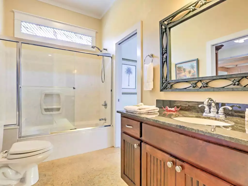 Prep for the day with ease between 3 full bathrooms. Prep for the day with ease between 3 full bathrooms. - 5 Bd sleeps 14 Heated Pool, Hot Tub & Golf Cart - Santa Rosa Beach