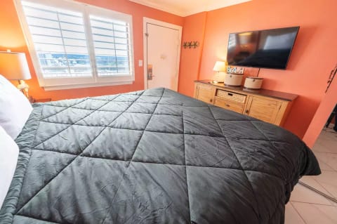 King Bed in Bedroom