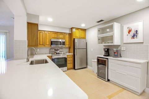 Indian Rocks Beach only 2.5 miles - 4 bed & 2 bath
