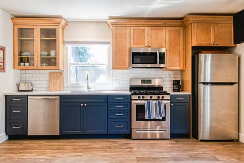 Full kitchen with dishwasher and icemaker