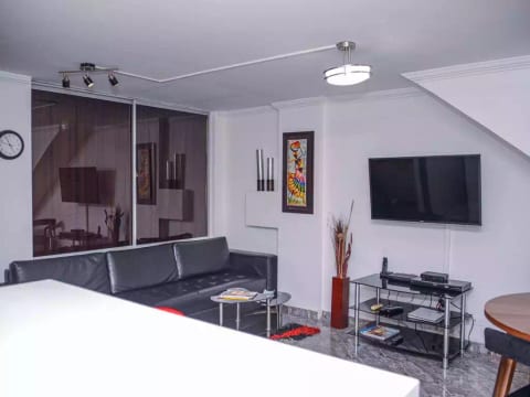 Two Bedroom Apartment... Hot tub ac in lleras