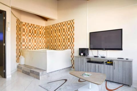 1 Bedroom Hot Tub AC Apt 301