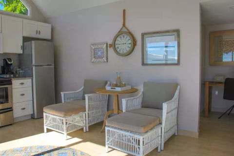 Goldendaze - Simpson Bay Beach