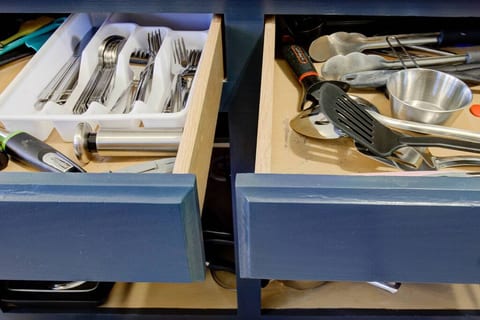 Find all the comforts of home in the fully-stocked kitchen