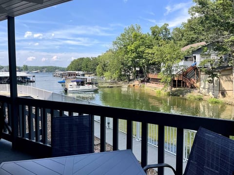 NO STAIRS! Lakefront! Pool! On Water! Sleeps 4!