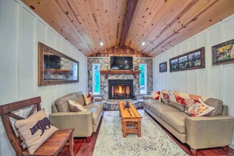 Living Room | Smart TV | Fireplace