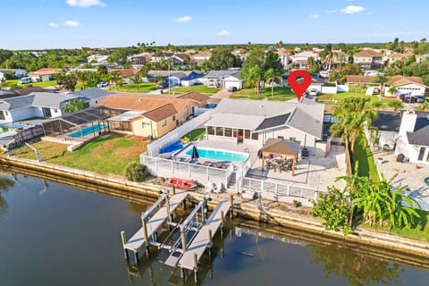 Kayaks, putting green, heated pool, fire pit, enclosed lanai with extended seating underneath the gazebo.