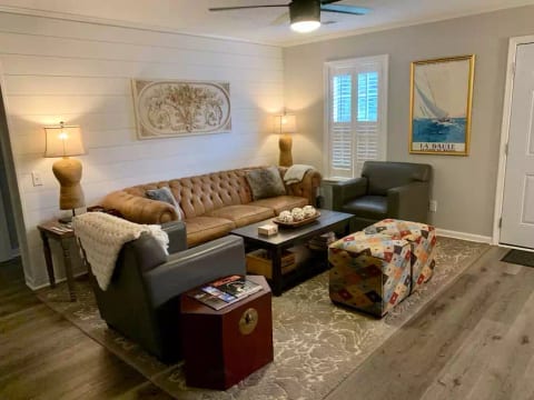 WOW! 3BR Retreat: Walk 2 UWG/Near Tanner/Southwire