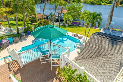 Crane Creek Inn Osprey Room: Waterfront, Pool, B&B