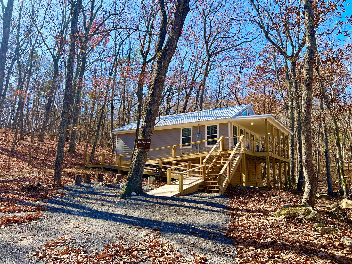 Every season is amazing at The Otter Box Cabin…this photo taken 11/16/23 :) - The Otter Box Cabin - Fort Payne