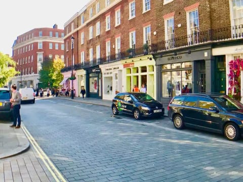 5 MINUTES WALK away is beautiful trendy Elizabeth Street, Belgravia with its lovely cafes, boutiques and restaurants