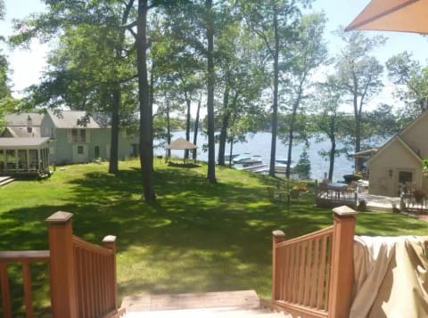 Lakehouse on beautiful Big Long Lake