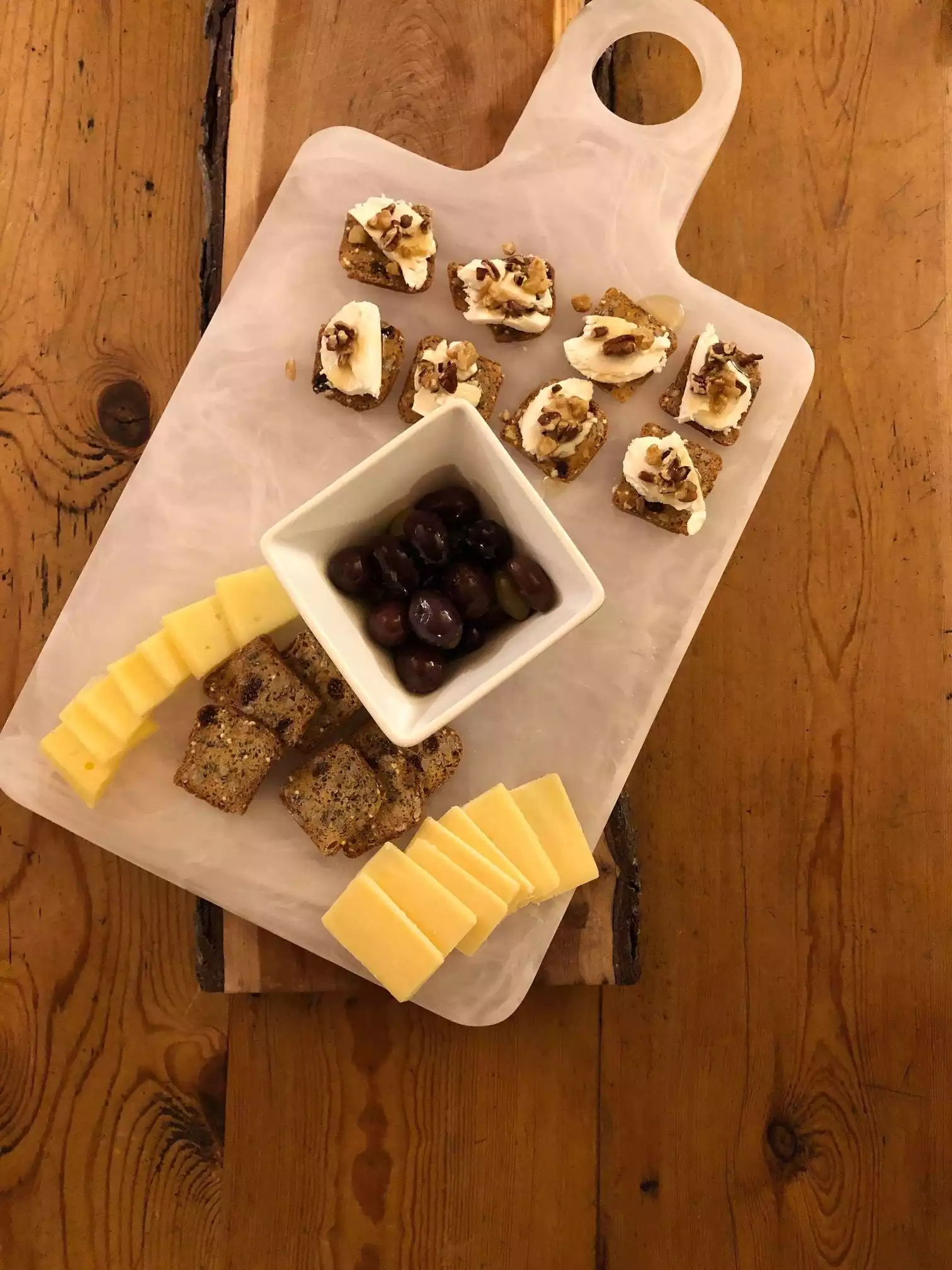 Entertaining is easy with all the platters, dishes, etc. we have on hand. Entertaining is easy with all the platters, dishes, etc. we have on hand. - Vermont Cottage~Lake & Sanctuary~Lake Amherst - Plymouth