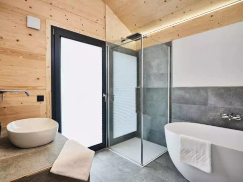 Superior 4 SZ,Sauna&Aussenbadewanne