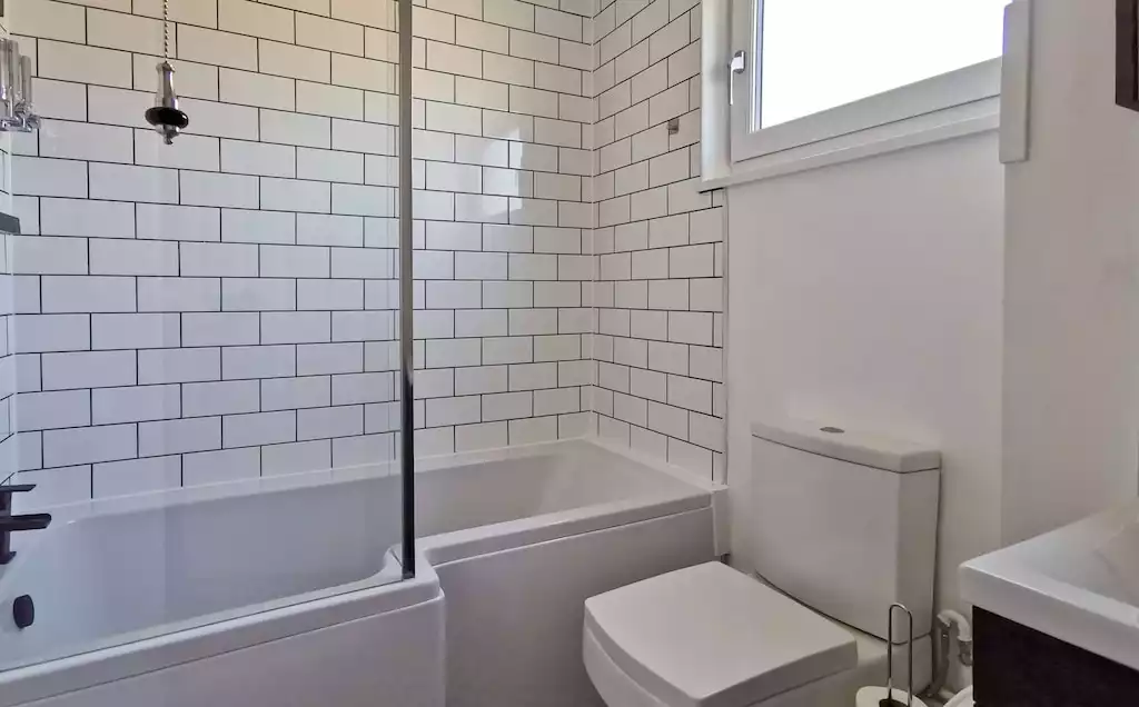 beautiful-6-bedroom-with-9-beds/