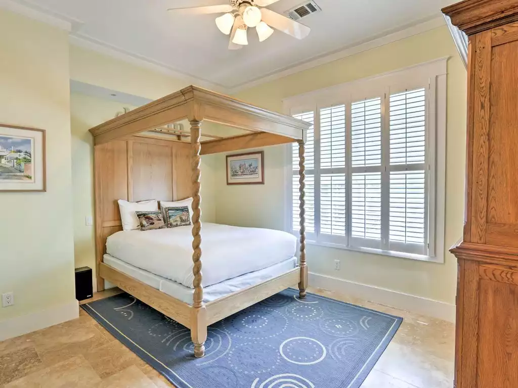 This bedroom hosts a luxurious queen bed. - 5 Bd sleeps 14 Heated Pool, Hot Tub & Golf Cart - Santa Rosa Beach