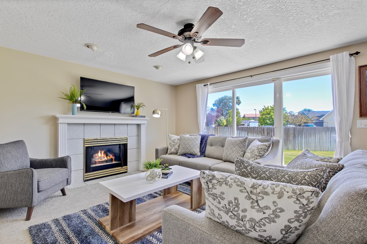 inviting-sun-filled-4-bedroom-home-in-central-nampa-id/