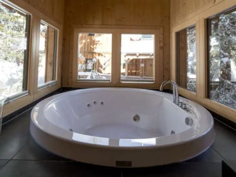 #32 mit IR-Sauna & Sprudelwanne Innen