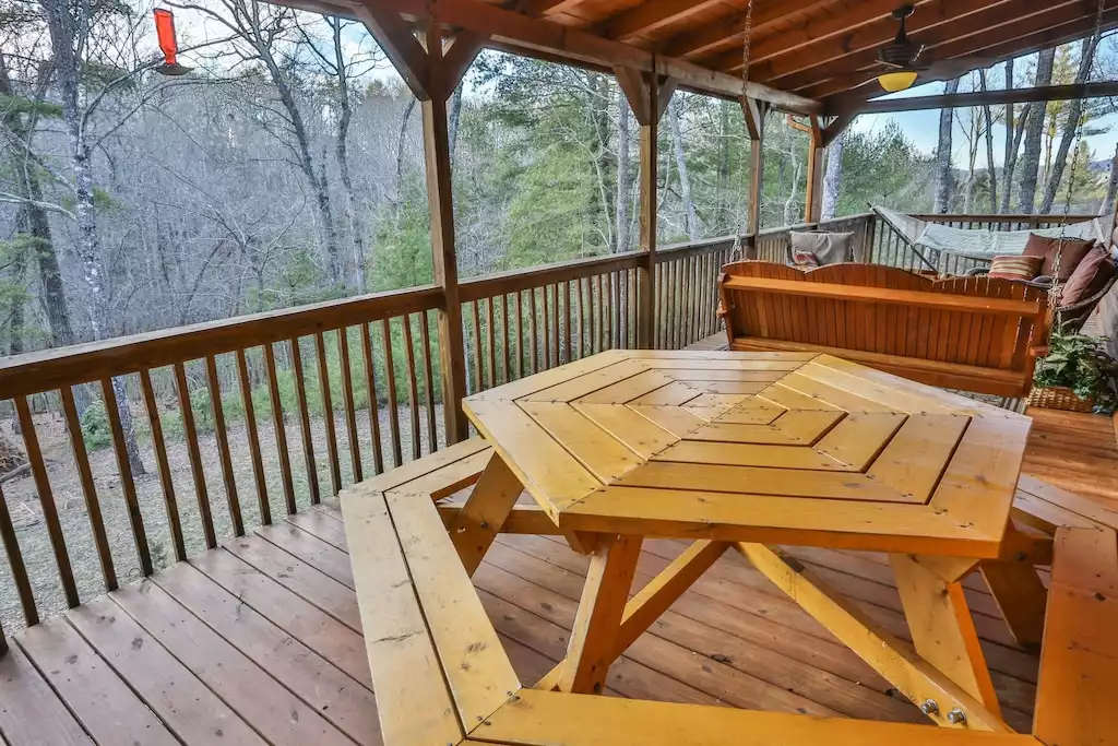 Enjoy a meal while you listen to the sounds of nature around you.