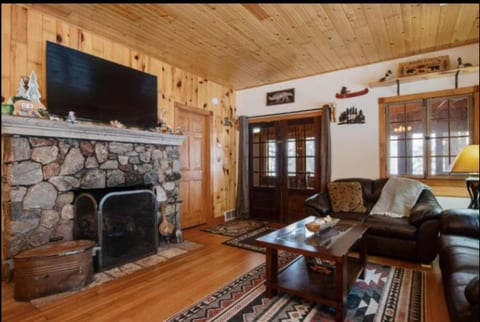 Andy Lee’s Bearskin Cabin