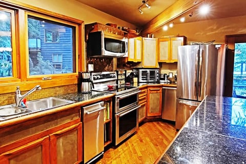 Open kitchen with double stove, 25 cf fridge - handy "small appliances" for cooking up a feast.