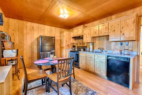 Greer River's Edge Cottage