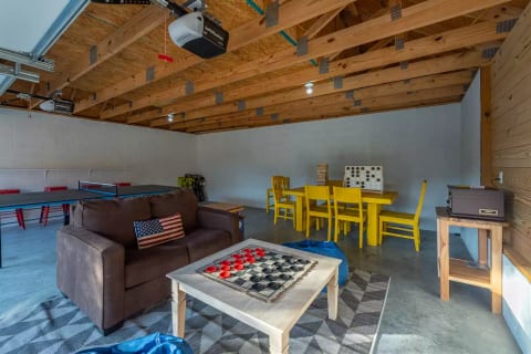 Garage game room