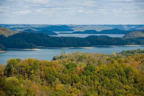 Beautiful Dale Hallow Lake is the perfect place to enjoy an Autumn leaf cruise