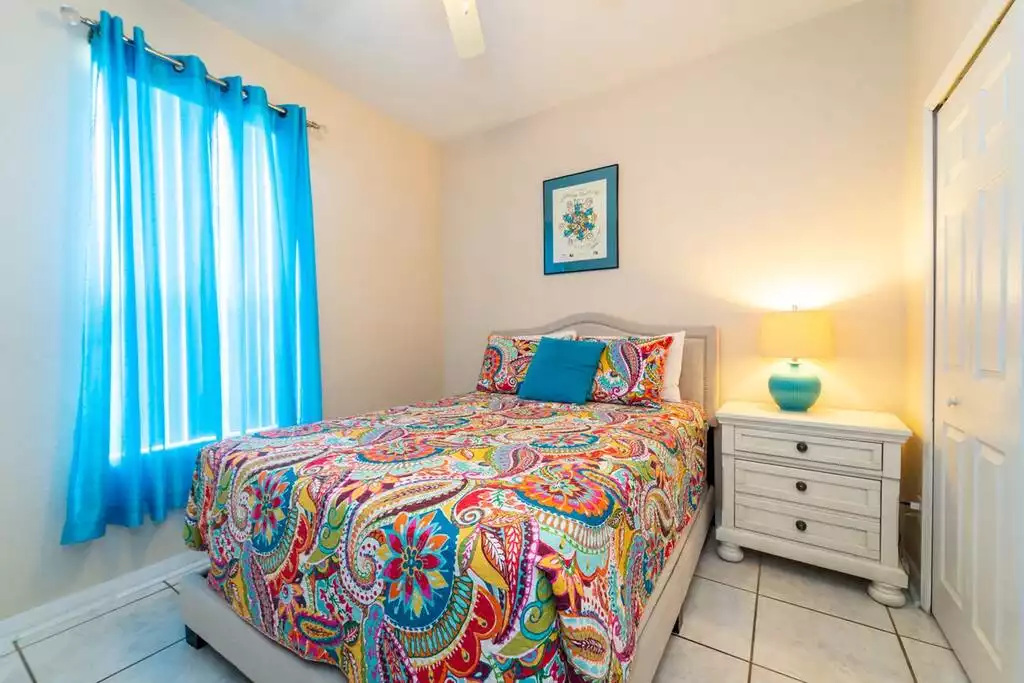 downstairs bedroom - Regal palms home, gated community ,pool (712CAL) - Davenport