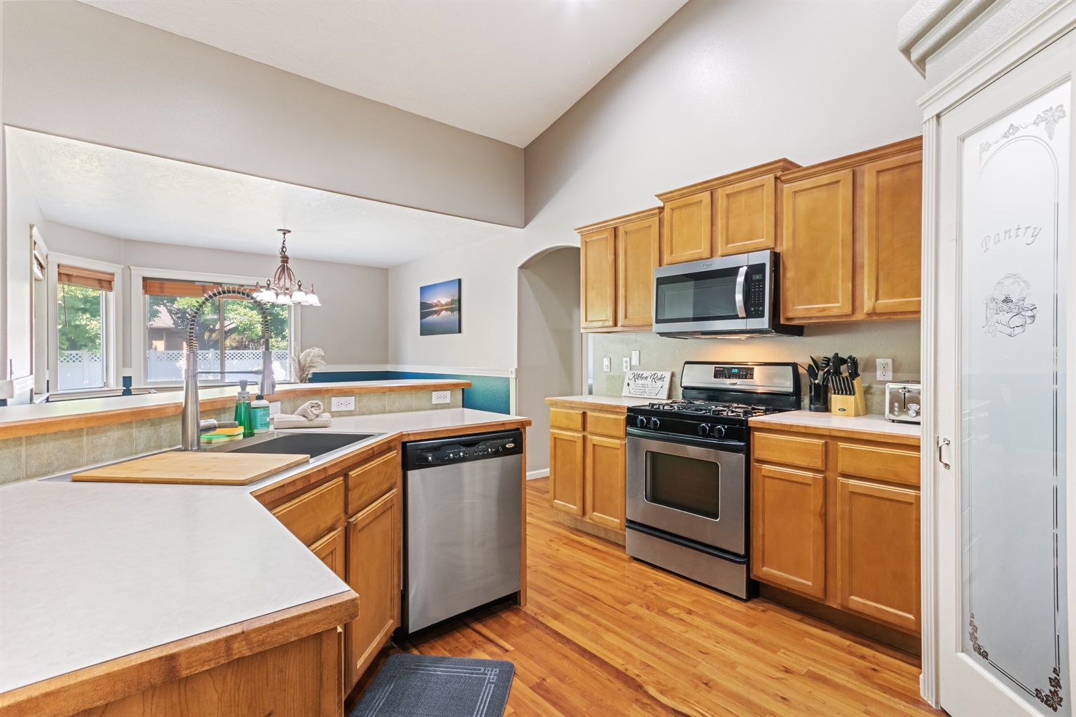 family-home-in-desirable-neighborhood-with-pool-access/