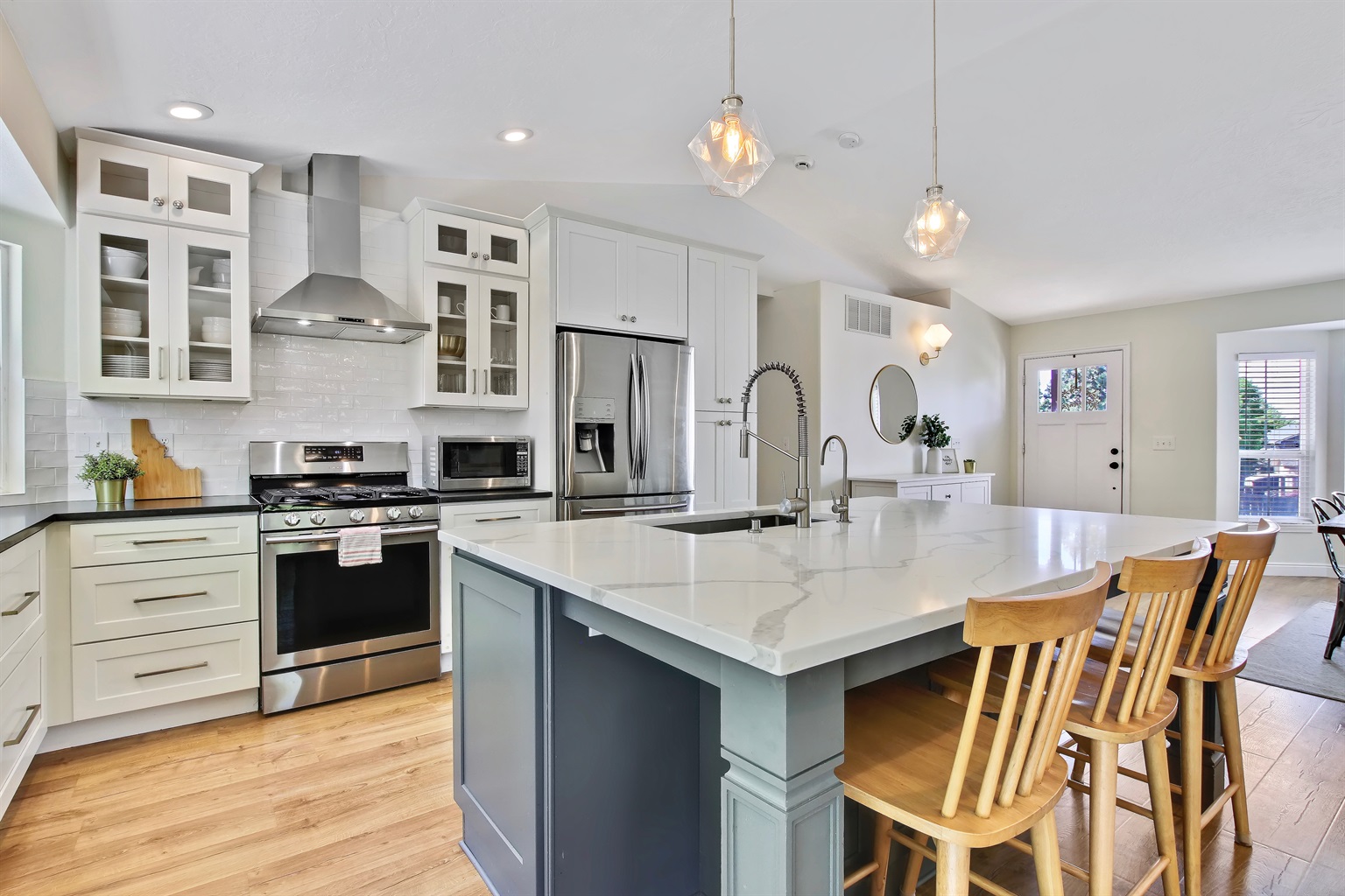 eagle-id-getaway-or-4-bed-3-bath-or-fully-renovated-with-lush-yard/