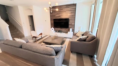SONOMA (3810OV) - 6BR 4BA Pool/Spa/Gated/