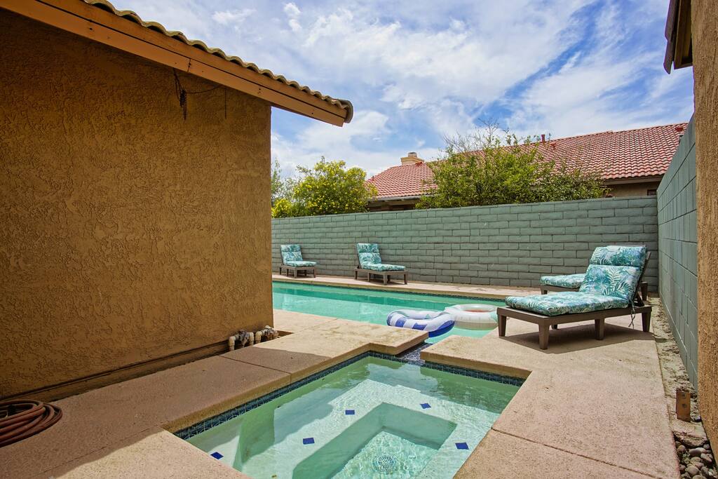 Aqua Aura ※ Desert Retreat With Pool by Coachella - Indio