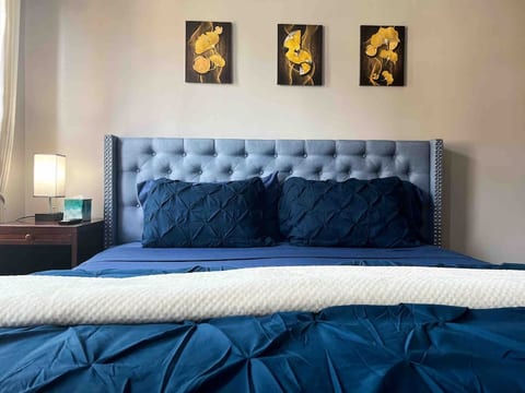 THE LINCOLN SUITES BROOKLYN | KING BED | - 594