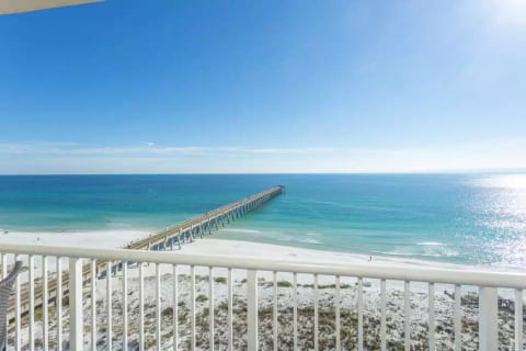 10thFLOceanFrontFreeChairsUmbrellaheatedPoolArcade