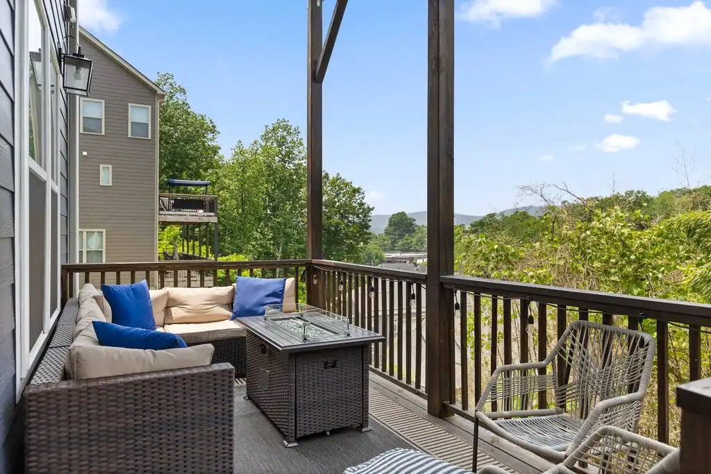 NorthShoreBlue-5mins to DT, Mtn Views, Entertainment Room, Sleeps 10 - Chattanooga