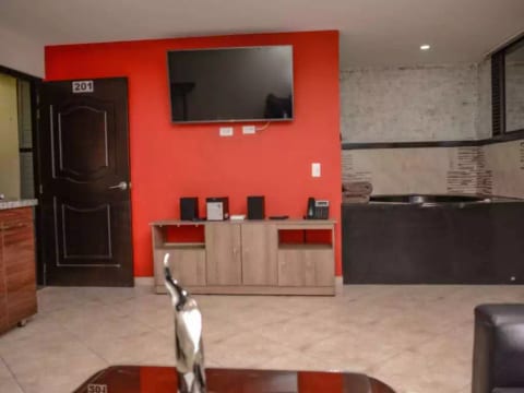 Two bedroom apartment AC and hot tub in lleras