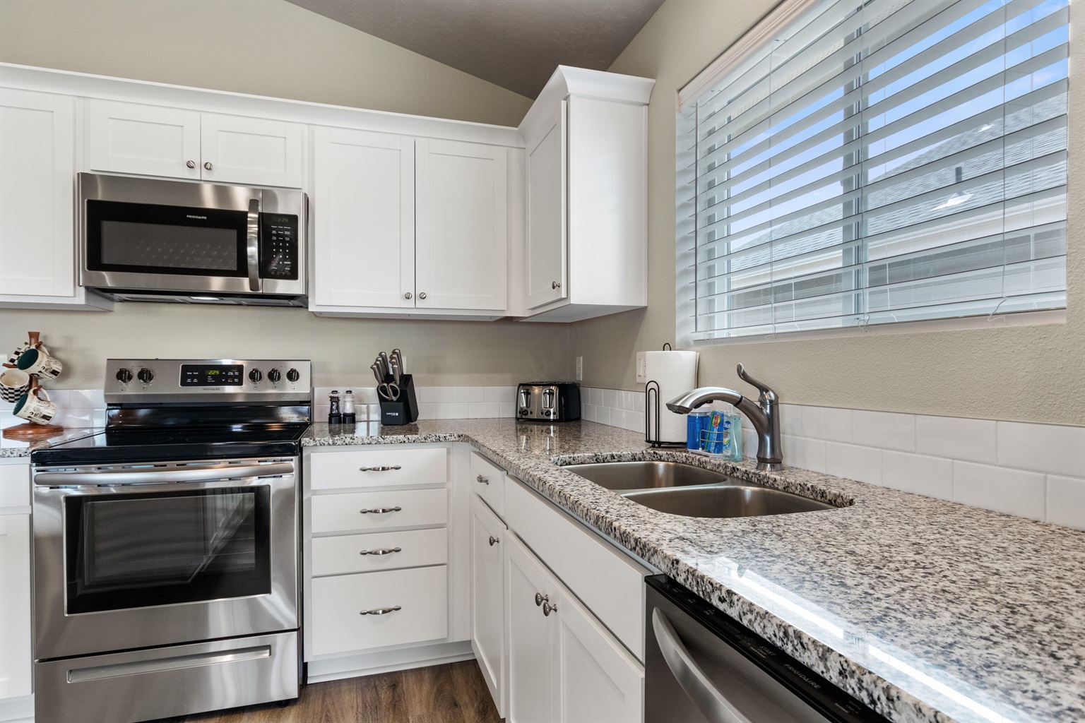 cool-and-calming-designer-home-in-nampa/