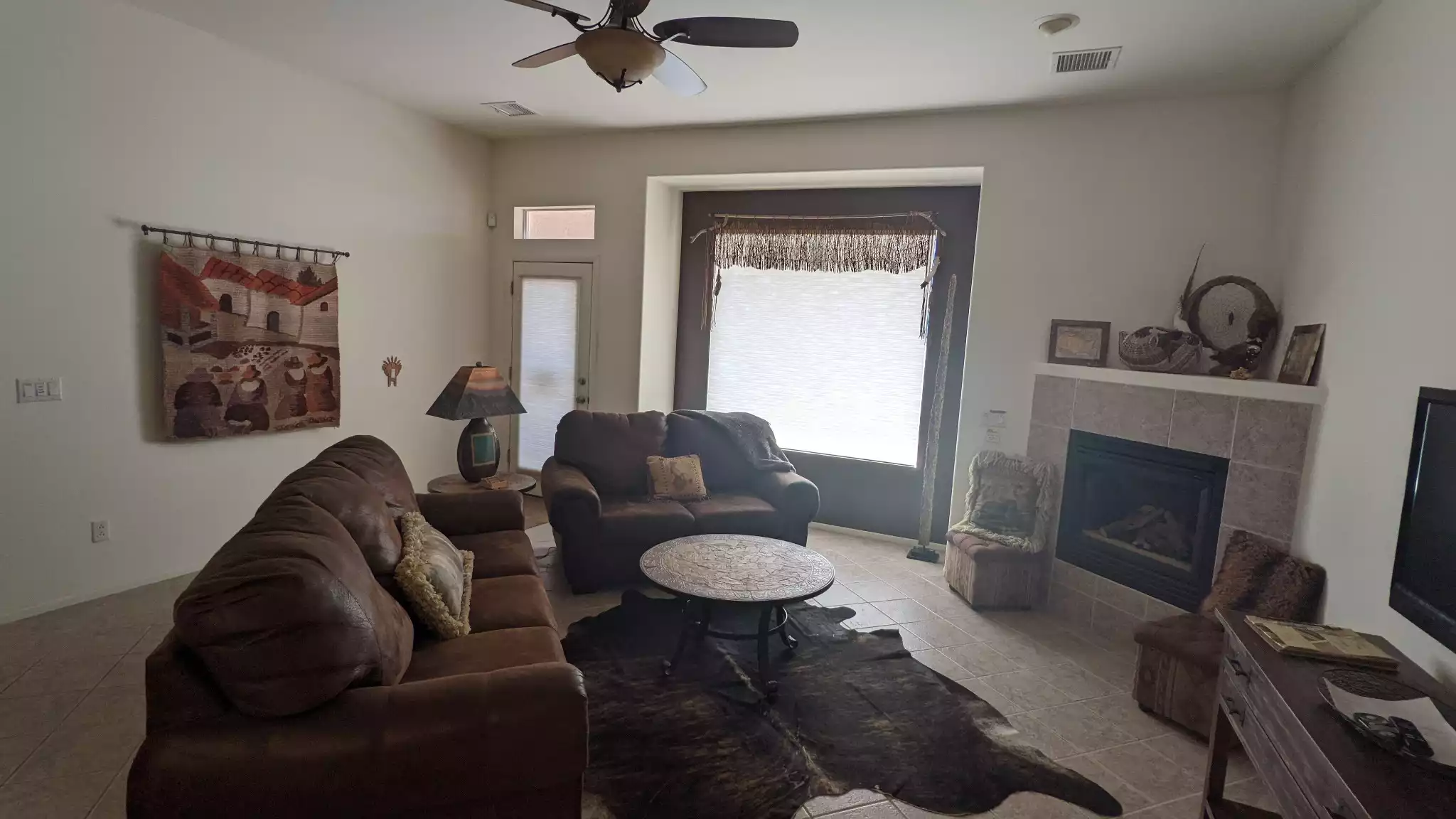 Great room off kitchen with gas fireplace and access to patio - PattiShack SW - Yavapai County