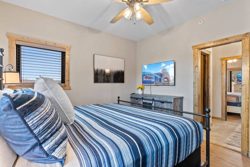 Smart TV's are provided in every bedroom along with ceiling fans, and floor fans. - 7 BR Resort Cabin w/ Hot Tub & Boat Slip TR Lake! - Indian Point